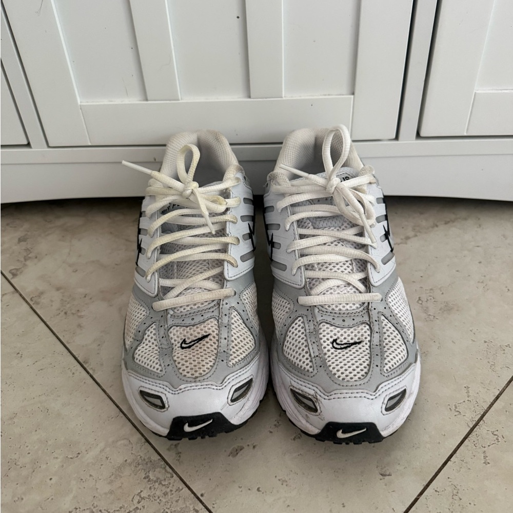 Nike Men’s Shoes White and Black
